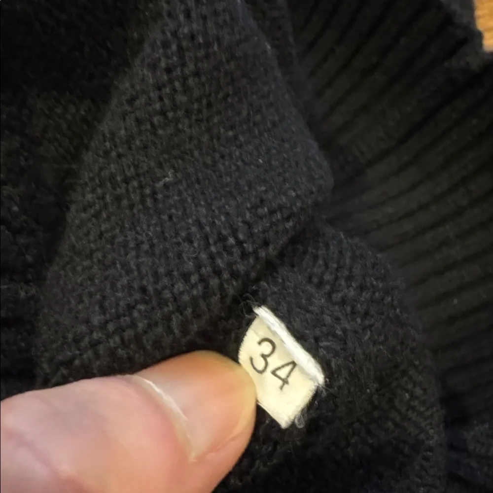 Jil Sander Elegant Black V-Neck Sweater - Picture 8 of 9